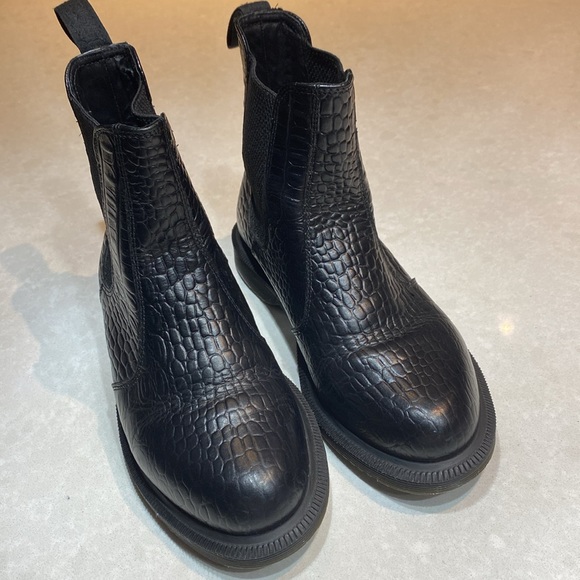 Dr. Martens women’s  Flora Croc Chelsea Boot Size 6 black ⭐️⭐️⭐️ - Picture 16 of 17